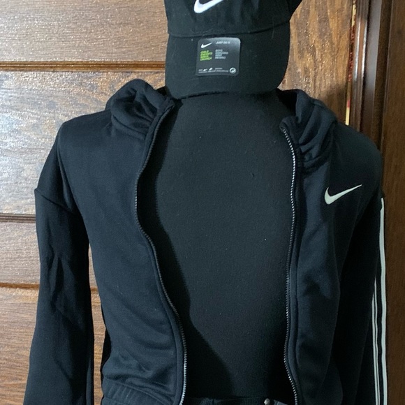 Nike Dry. Made with Dri Fit Technology. Each item was purchased separately. New. - Picture 8 of 10